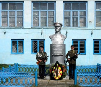 Бюст Героя Советского Союза  А.З.Гайфуллина